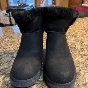 Juicy Couture Black Winter Boots with Fur Trim